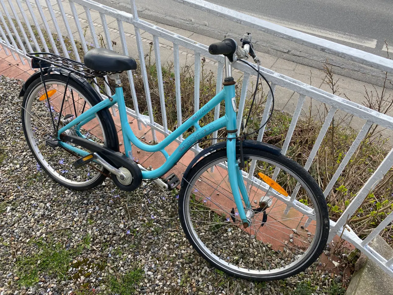 Billede 4 - Gratis 3 cykler skrivebord 2 sorte 8 festivalstole