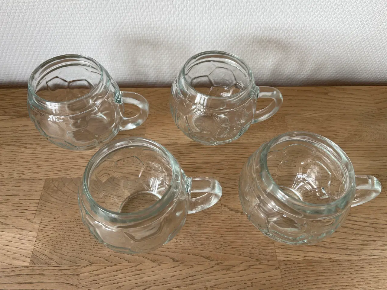 Billede 2 - 4 ølkrus formet som bolde - 29 kr./stk.