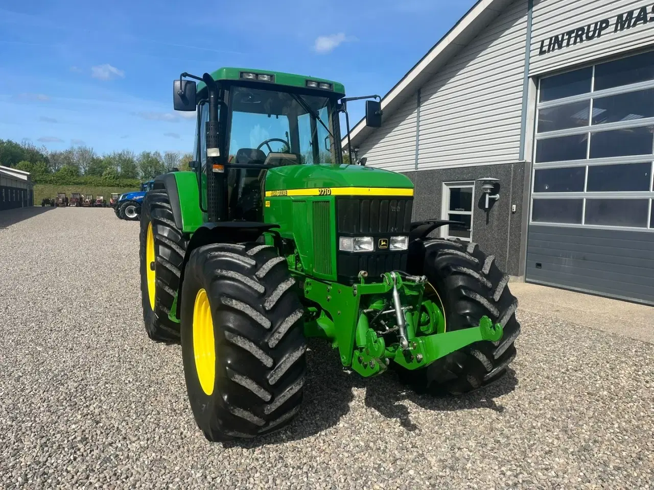 Billede 18 - John Deere 7710 8.1L motor, store hjul og frontlift. En ejeres velholdt gård traktor.