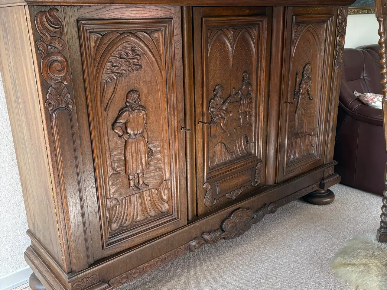 Billede 1 - Gratis flot, velholdt skab