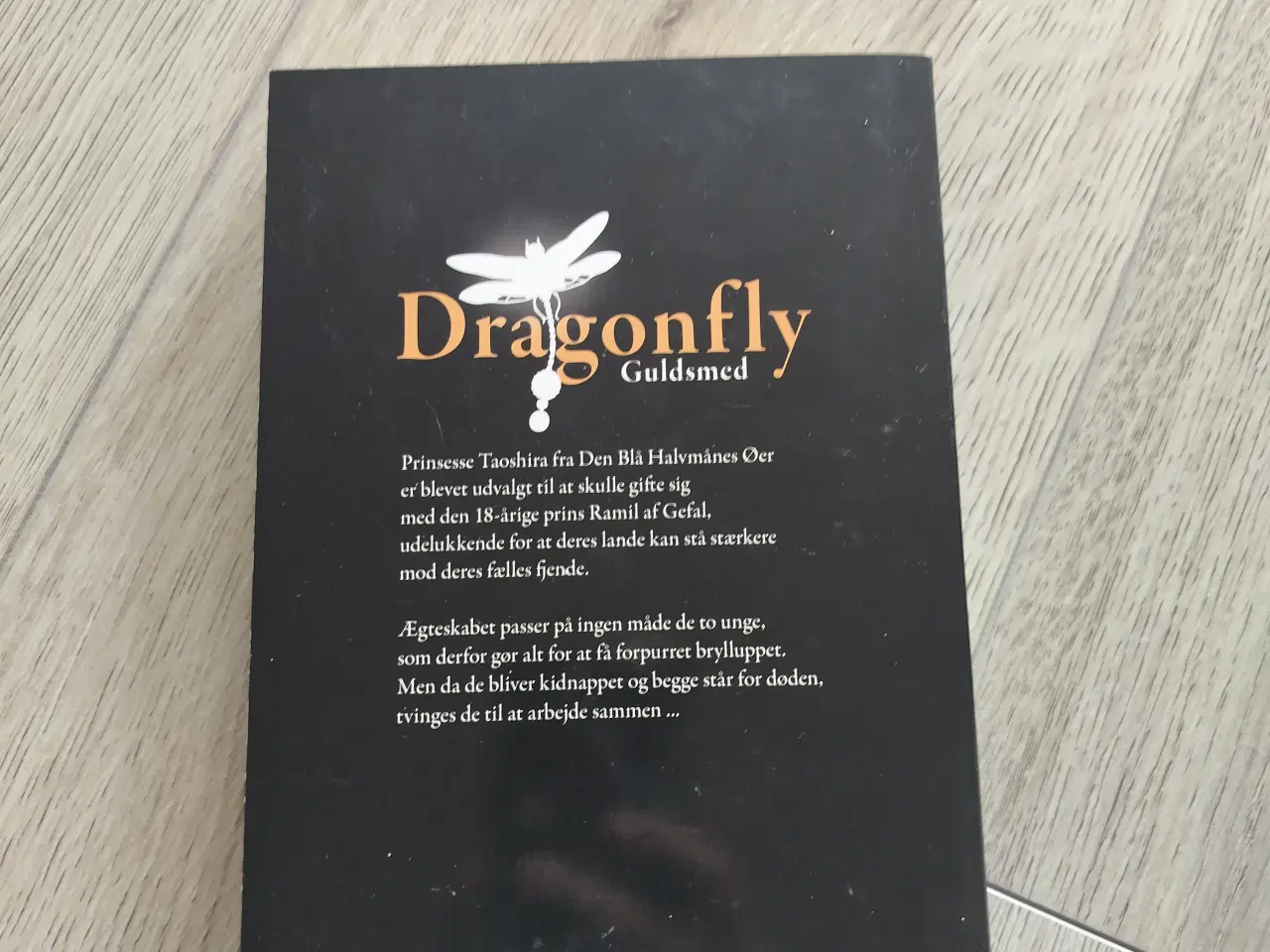 Billede 2 - Dragonfly af Julia Golding 