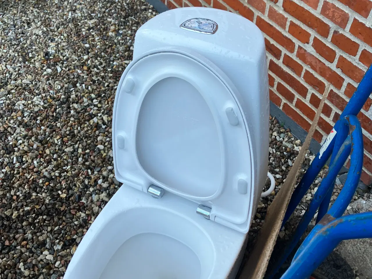 Billede 4 - Ifø sign Toilet med Softclose sæde som nyt