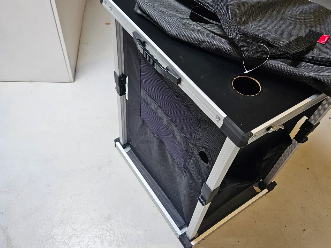 Billede 1 - Campingreol / opbevaringskab 