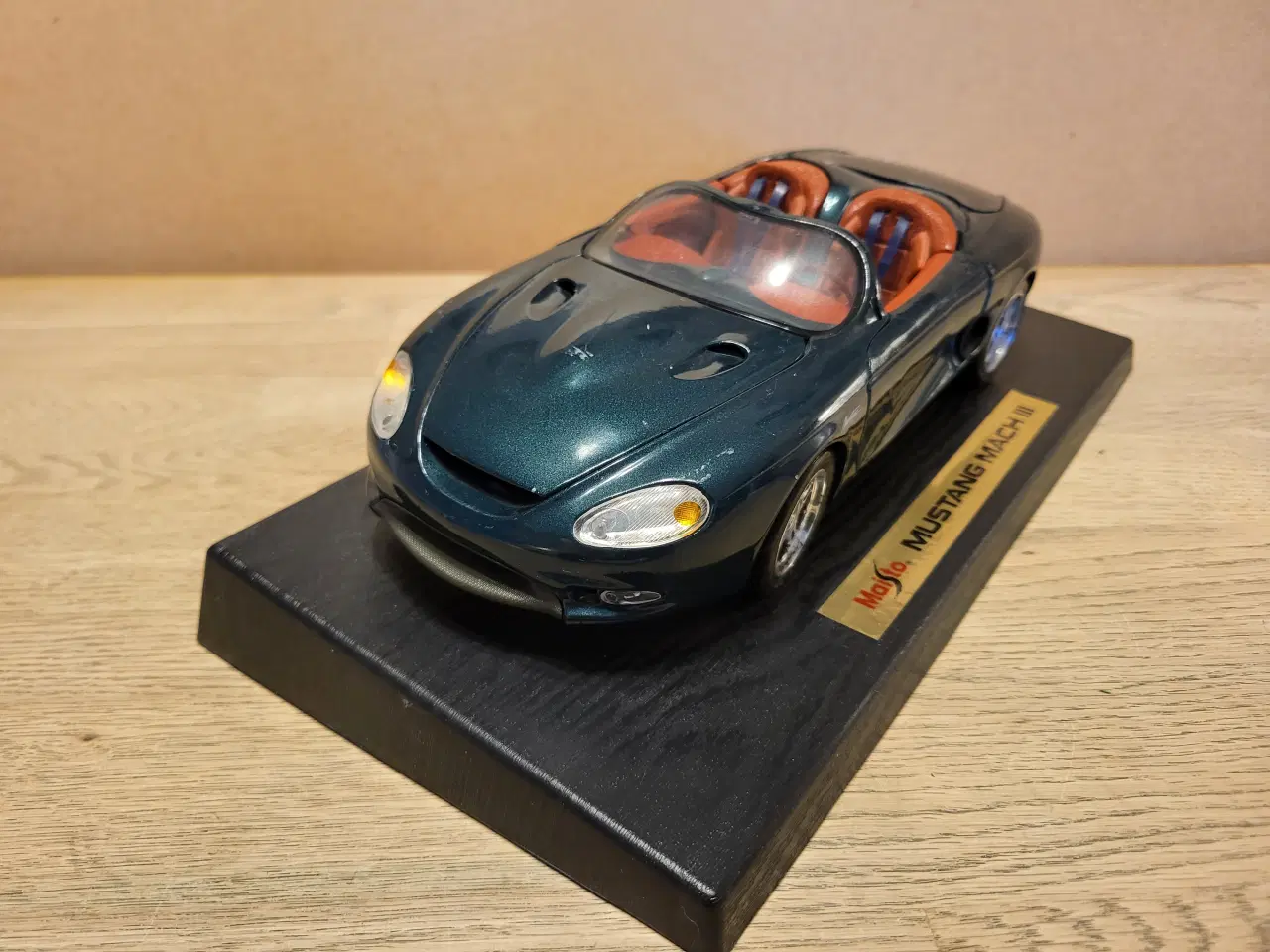 Billede 4 - Modelbil 1:18 Mustang Mach lll 100 kr.