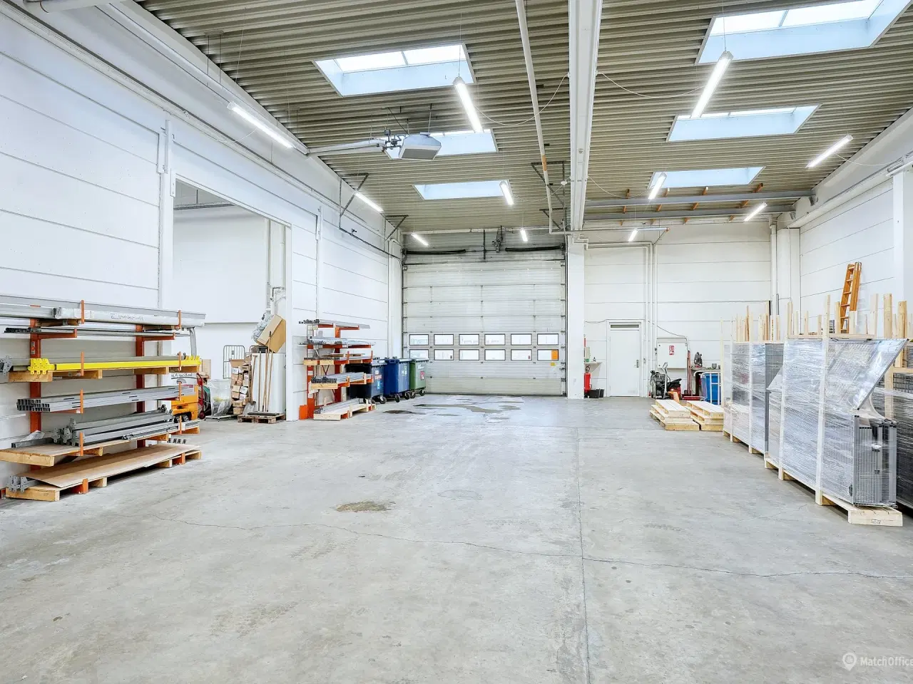 Billede 3 - Højloftet lager med administration. God beliggenhed tæt ved motorvejsafkørsel 27. Greve