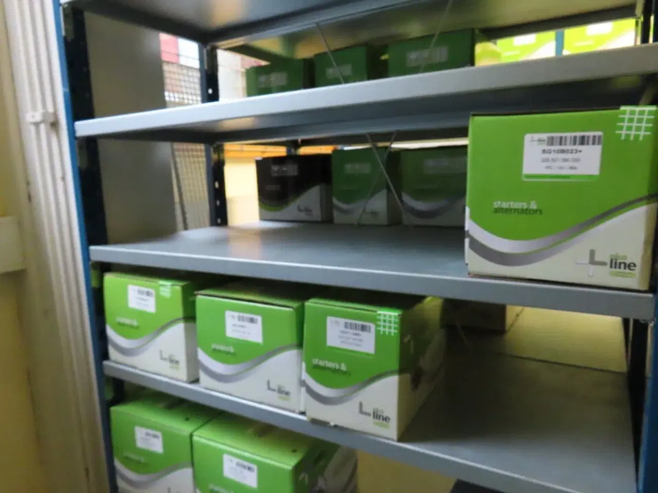 Billede 38 - 16 fag med startere og generatorer