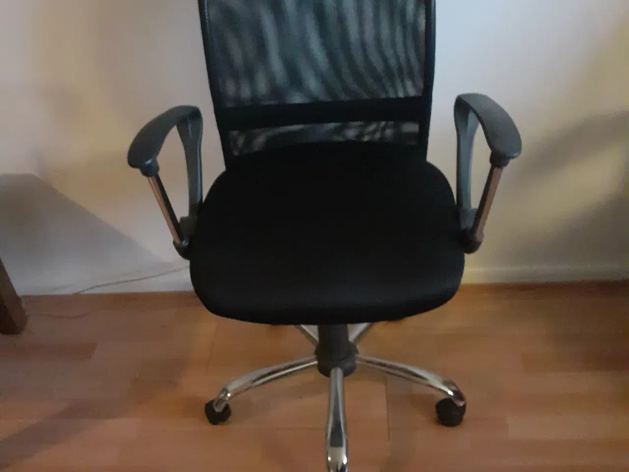 Billede 1 - Kontorstol sort stof