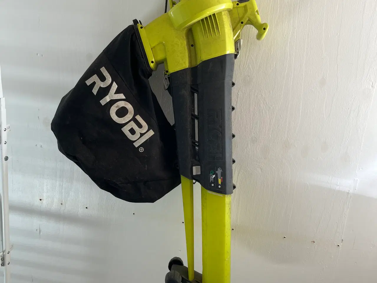 Billede 1 - Ryobi løvsuger til 230 v 