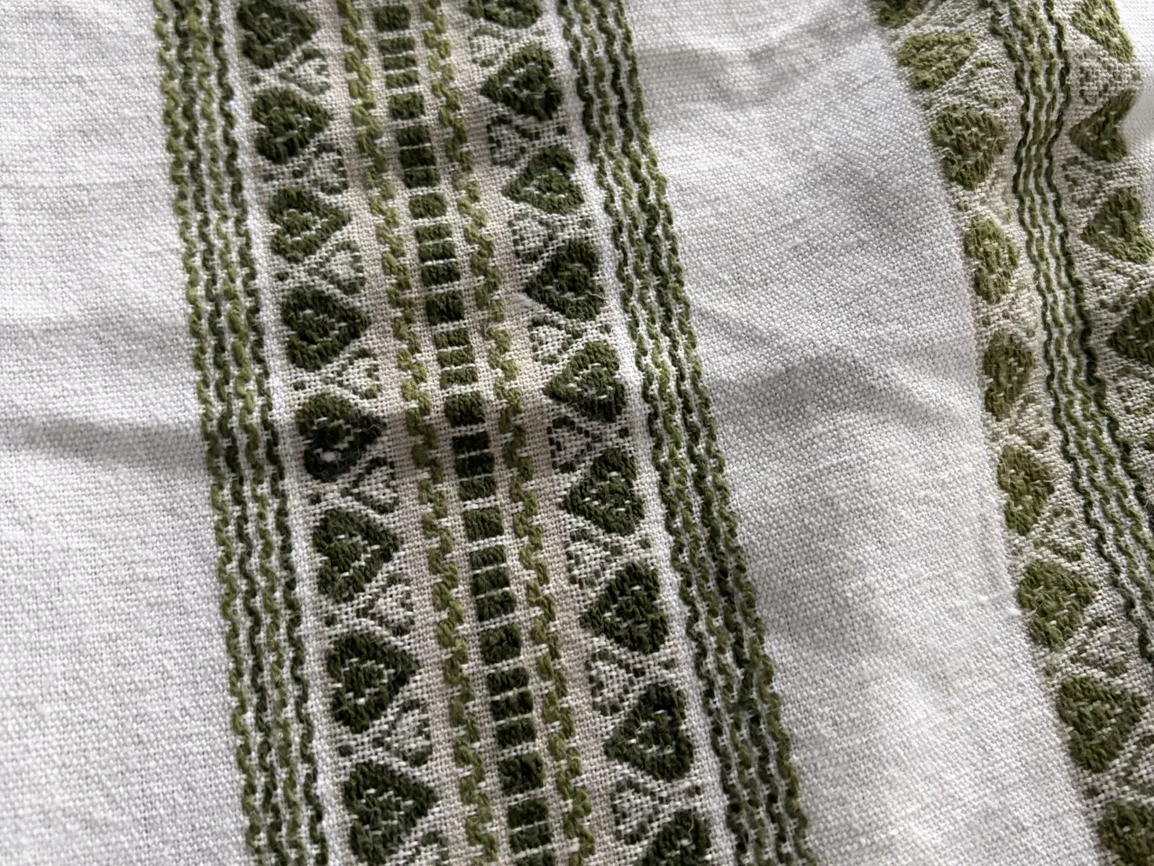 Billede 3 - Vævet dug med grønt mønster