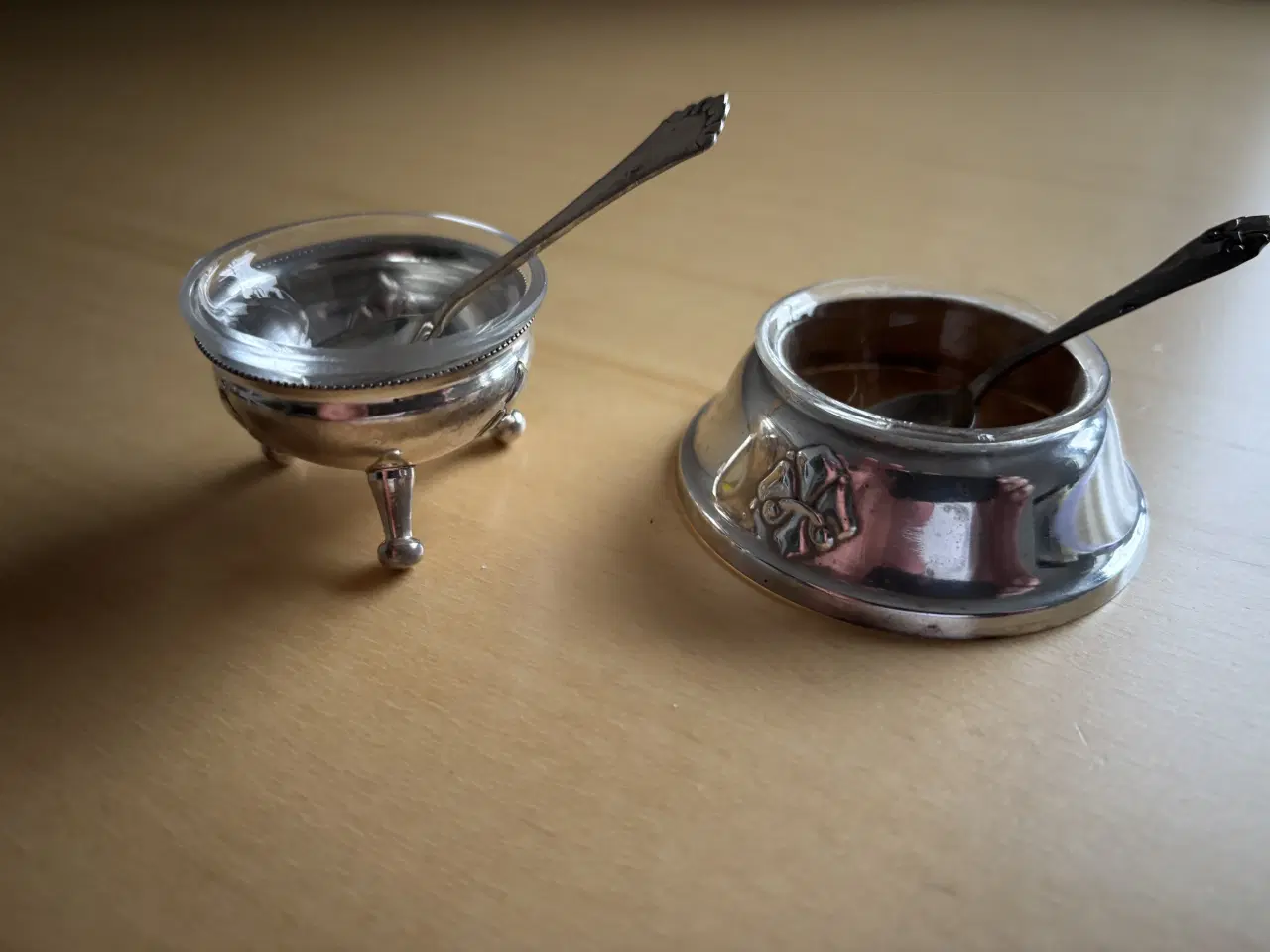 Billede 4 - Antikt saltkar sæt i sølv med glasindsats