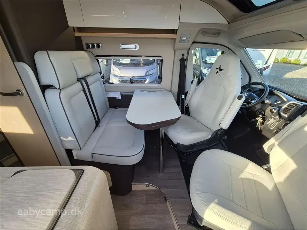 Billede 6 - 2024 - Autostar van V630LI Design Edition   Automatgear. markise. solceller. 200 Ah lithium batteri. 2000w inverter. maxxfan. Fyldegas. anhængertræk. undervognsbehandlet. Gasudtag. cykelstativ.