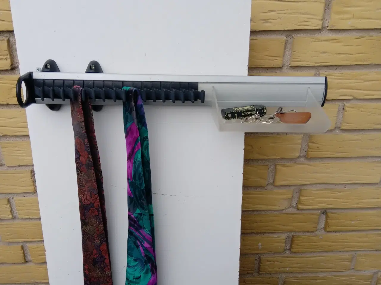 Billede 2 - Slipseholder med pladsbesparende udtræk