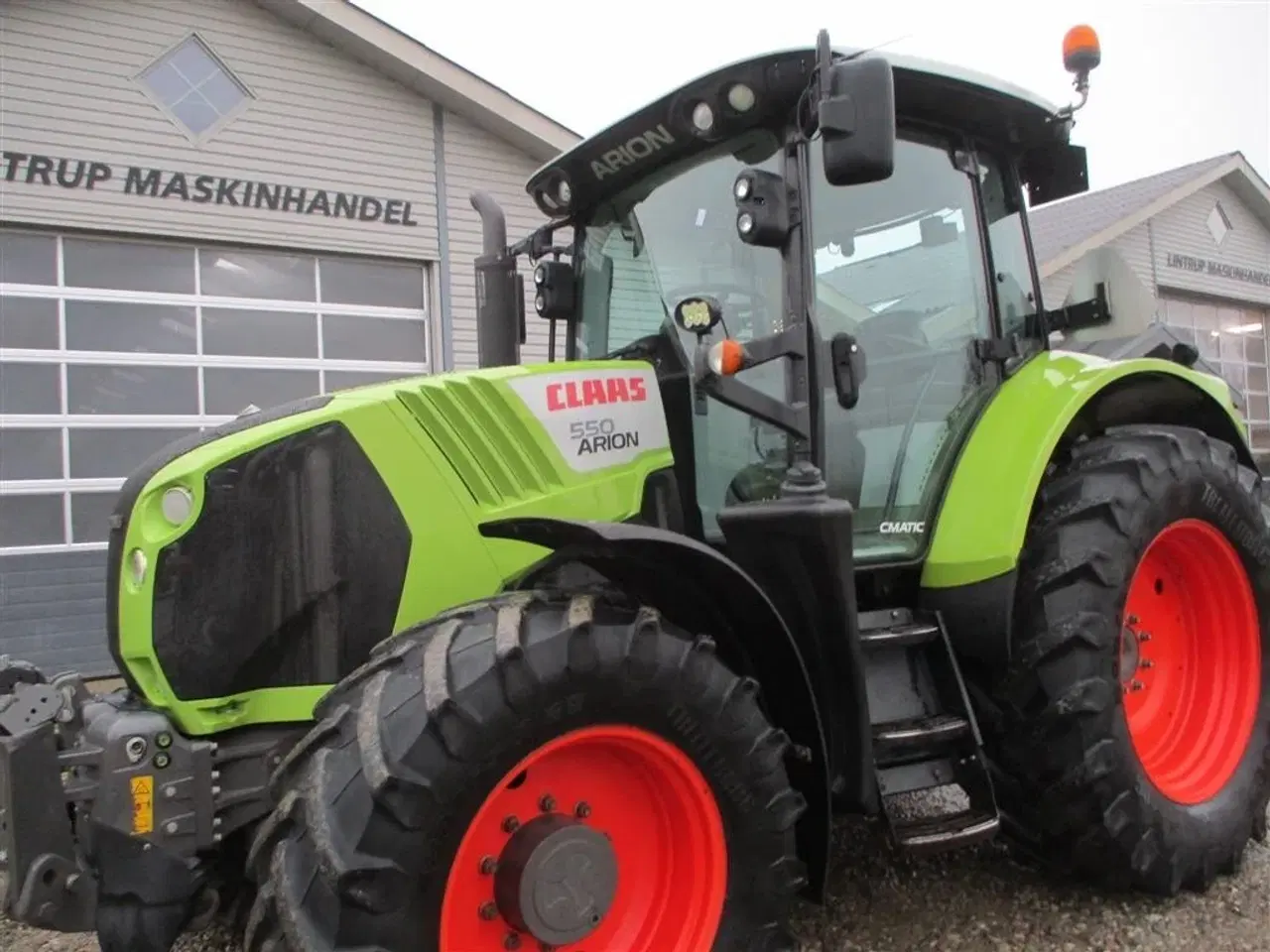 Billede 12 - CLAAS ARION 550 C-matic med frontlift, affjedret foraksel og affjedret kabine.