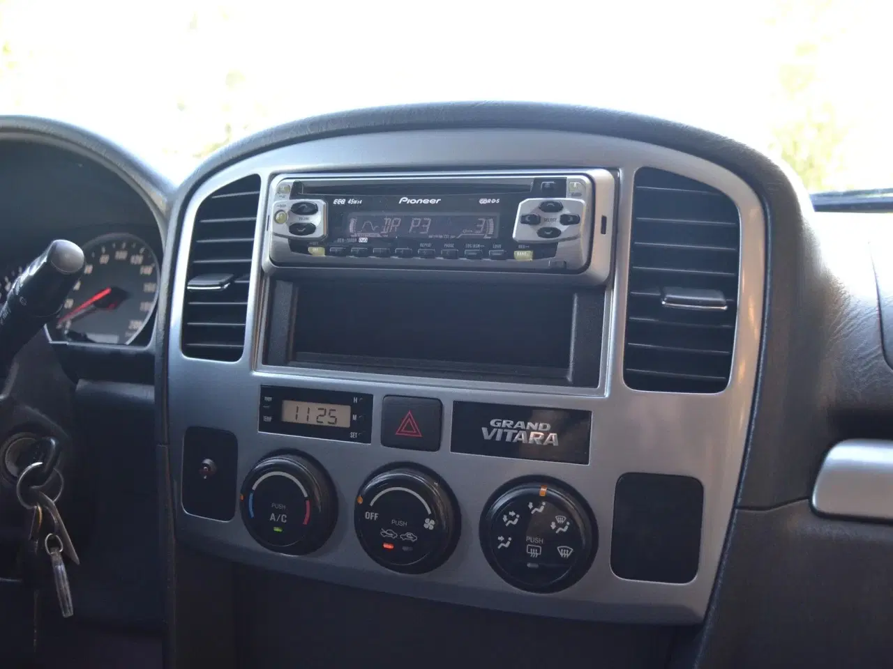 Billede 16 - Suzuki Grand Vitara 2,0 m\ aircondition 4x4 128HK Van