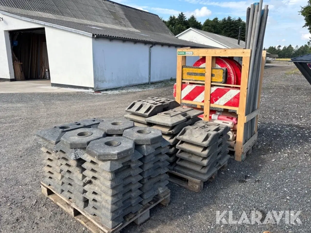 Billede 3 - Skilte, kejler og fødder
