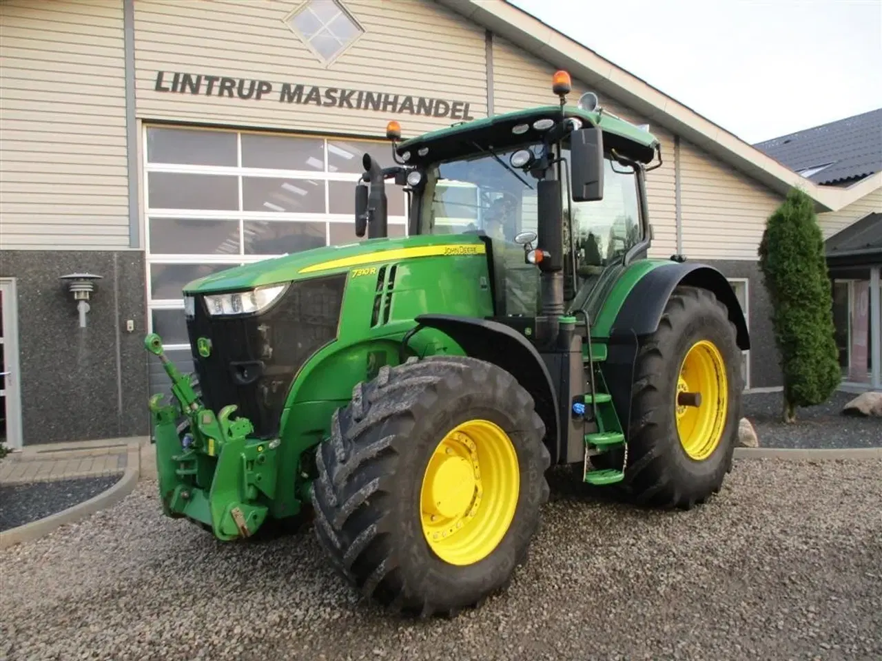 Billede 2 - John Deere 7310R Med frontlift og frontPTO en ejers gård traktor