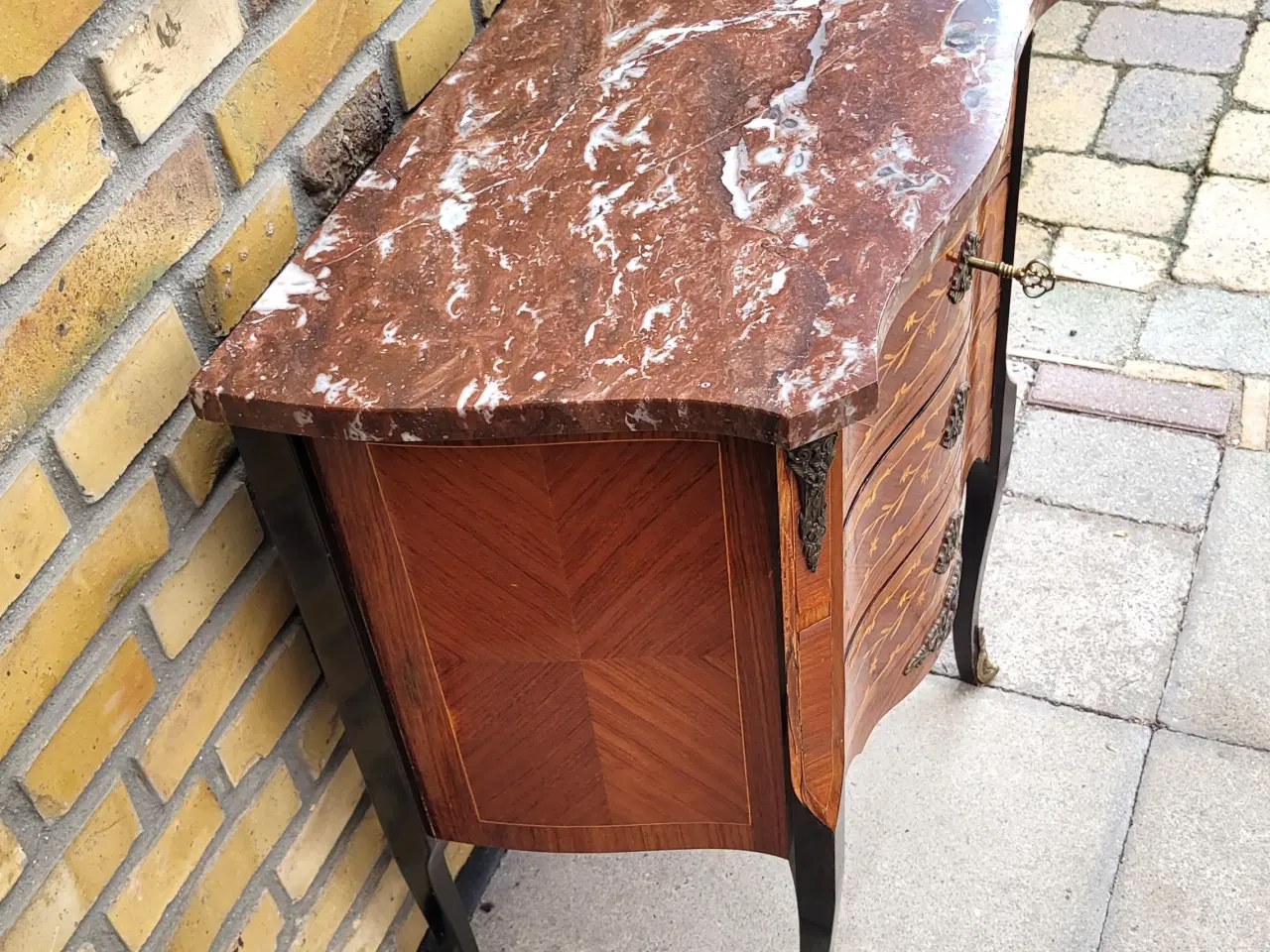 Billede 7 - Lille "antik" kommode med 3 skuffer og marmorplade