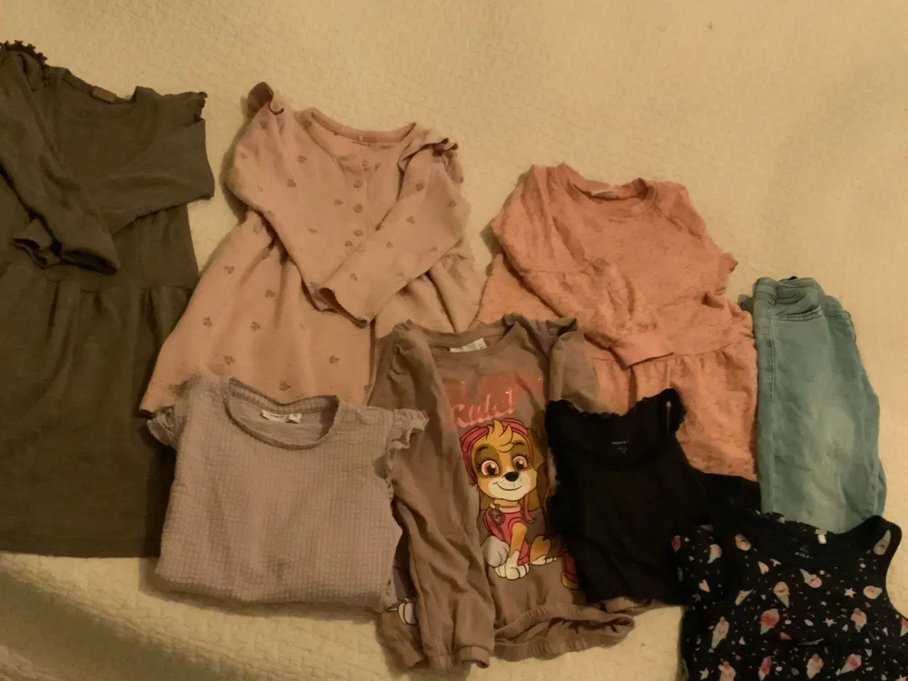 Billede 1 - Kjoler - bluser mm 104/str 4 år