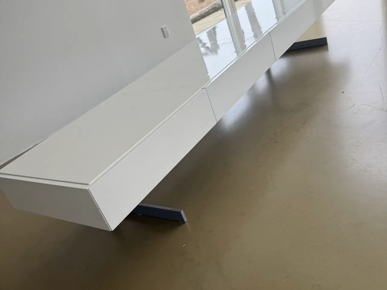 Billede 1 - Flot lav reol