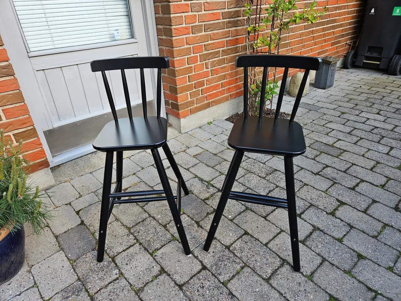 Billede 2 - Sort Ikea AGAM junior stol sælges