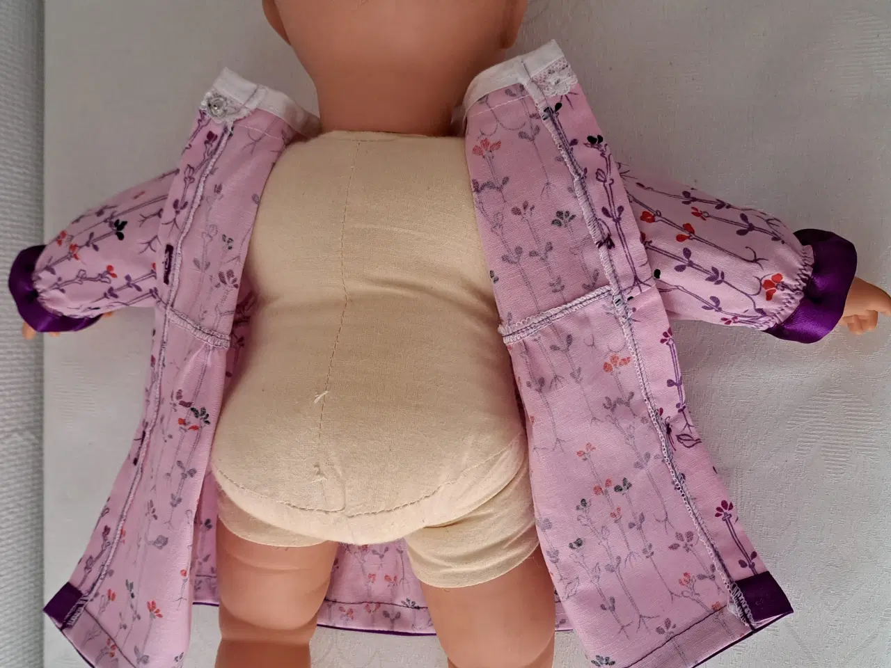 Billede 10 - Dukketøj til Asi eller til dukker på 46cm.