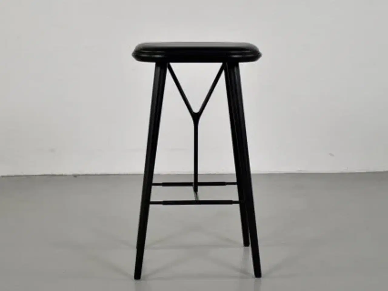 Billede 3 - Spine barstol fra fredericia furniture med sort lædersæde