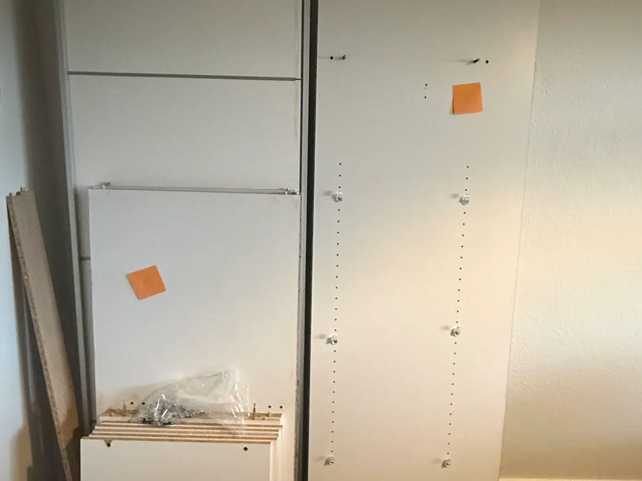 Billede 4 - Tvilum garderobeskab m. skydedøre og ekstra hylder