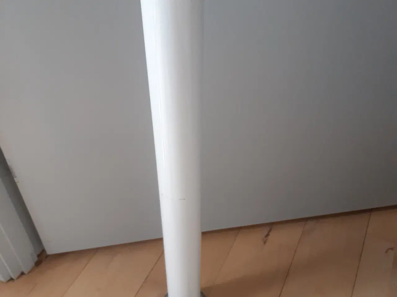 Billede 1 - Justerbare solide metalbordben med beslag