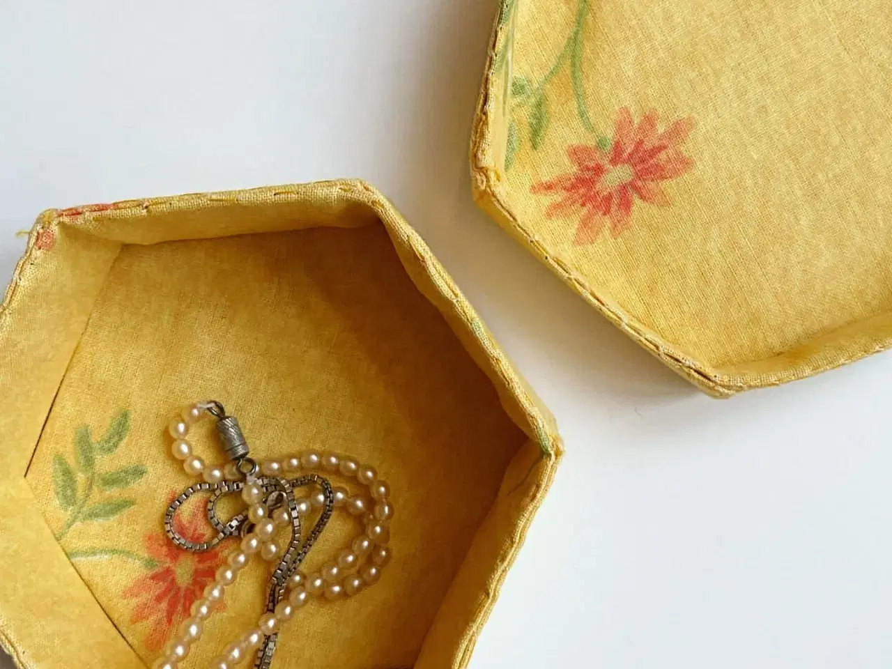 Billede 6 - Stofæske, gul m orange blomster