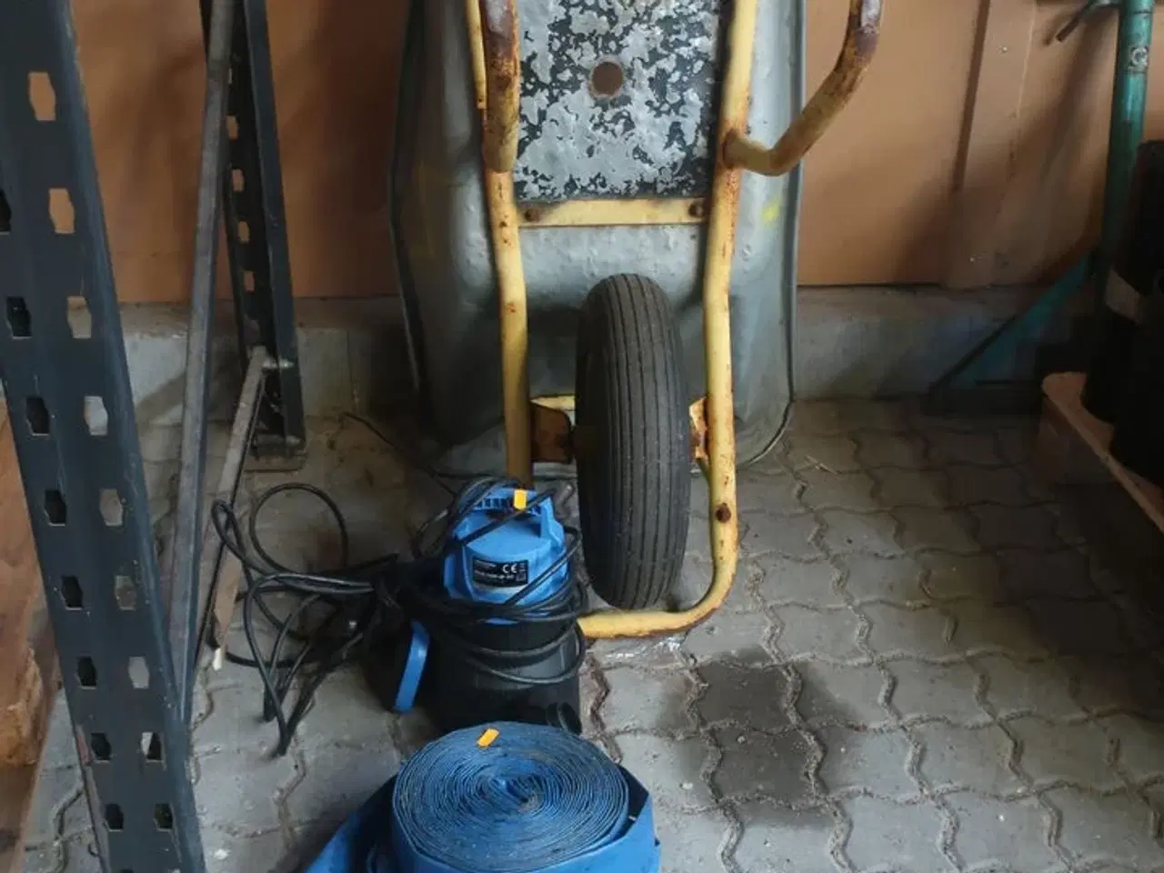 Billede 1 - Trillebør samt dykpumpe BILTEMA DP 402
