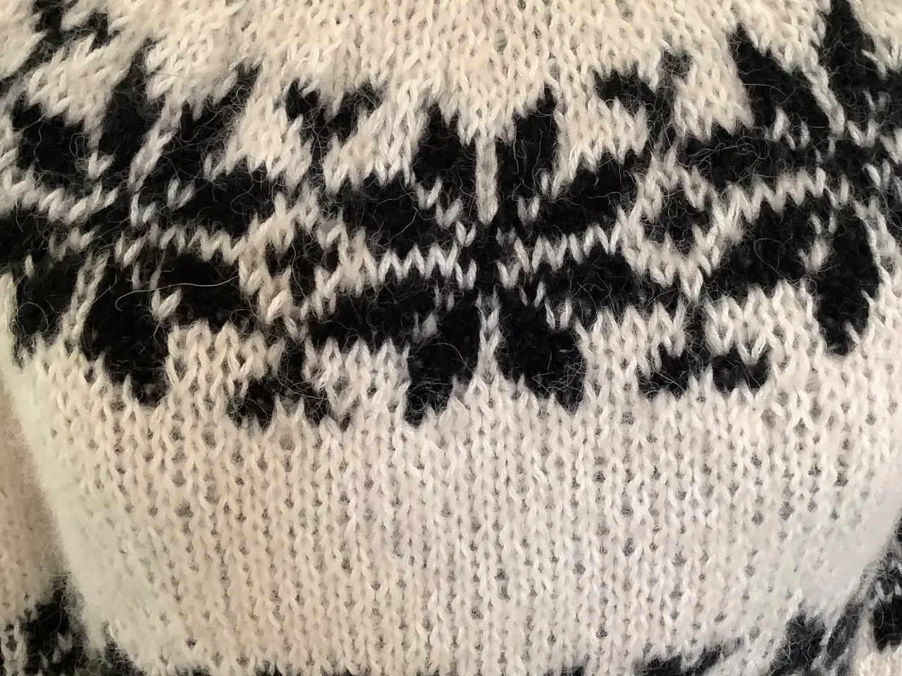 Billede 2 - Sarah Lund sweater - håndstrikket i ren alpaca