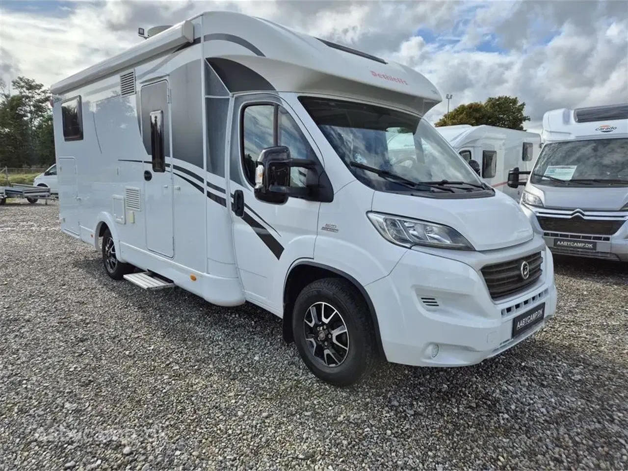 Billede 1 - 2016 - Dethleffs Trend T 7057 EB   Autocamper med anhængertræk. batteri. markise. clesana toilet. thetford ovn.cykelstativ.