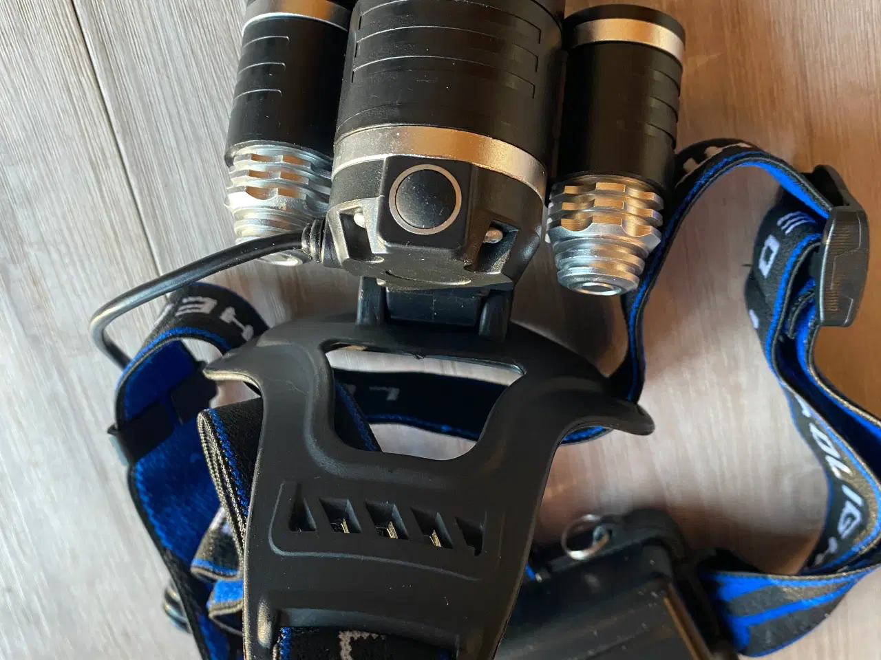 Billede 2 - Pandelygte med genopladelig batterier.