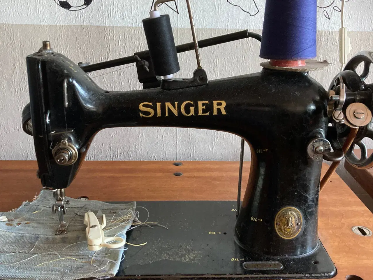 Billede 3 - Gamle Singer symaskiner, stikkesting + overlock