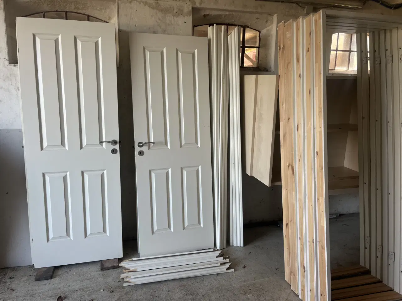 Billede 1 - Swedoor compact 9x21 incl karme og almue gerigter