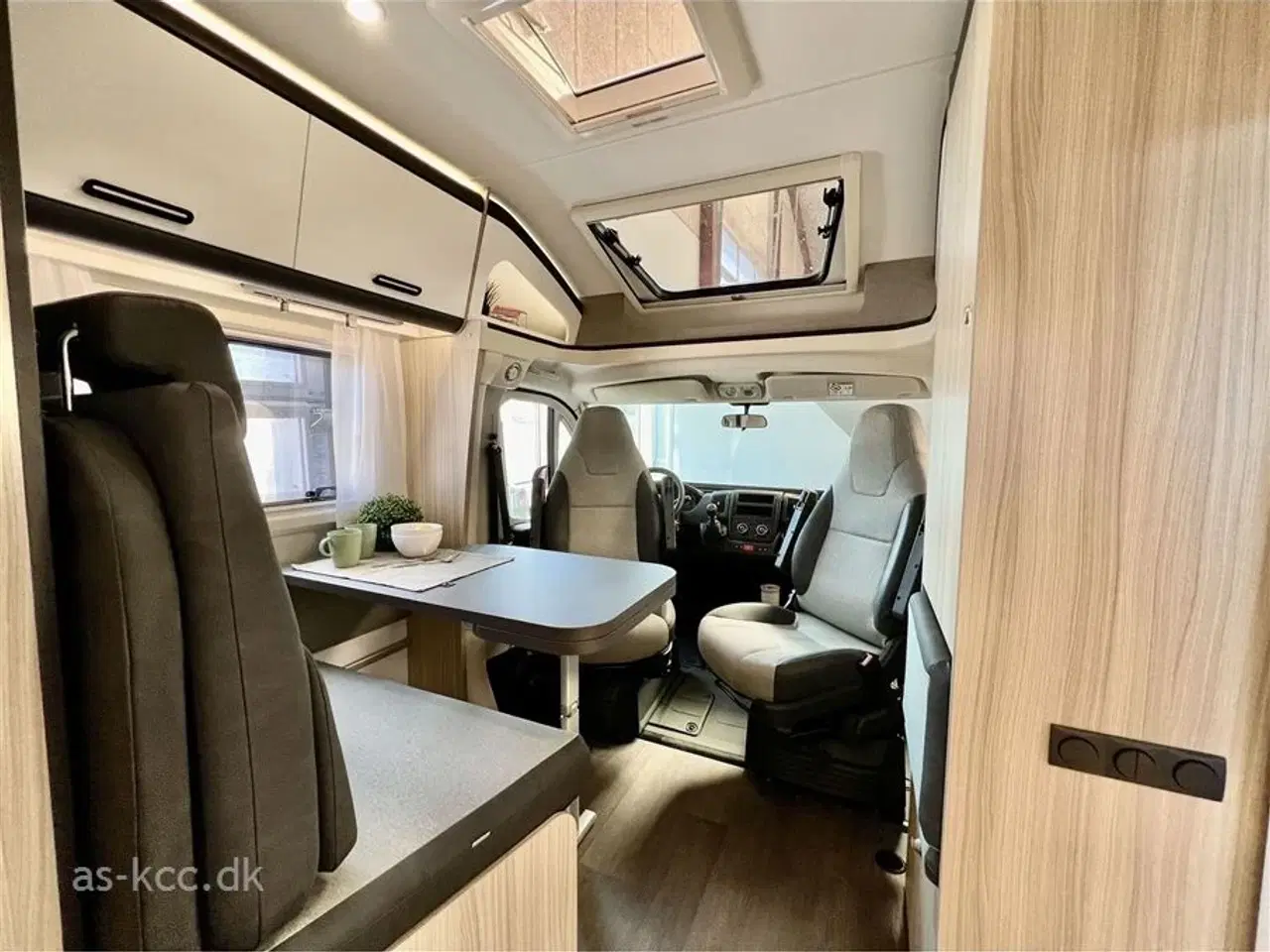 Billede 8 - 2024 - Sun Living S 65 SL   Lille Sun Living Autocamper med to enkelt senge.