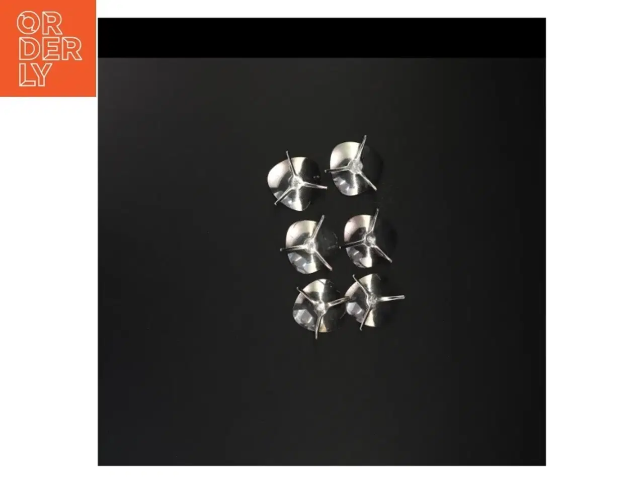 Billede 4 - Sølvfarvede stager til lys fra Atla (str. 5 x 2 cm)