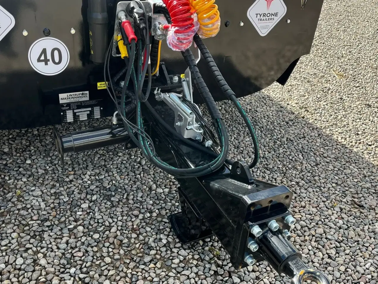 Billede 16 - Tyrone 27TLL LANG MODEL med forbredningsudstyr samt kombi bremser, både luft og hydrauliske bremser. Affjedret træk og affjedret aksler. Med hydrauliske ramper og værktøjskasse