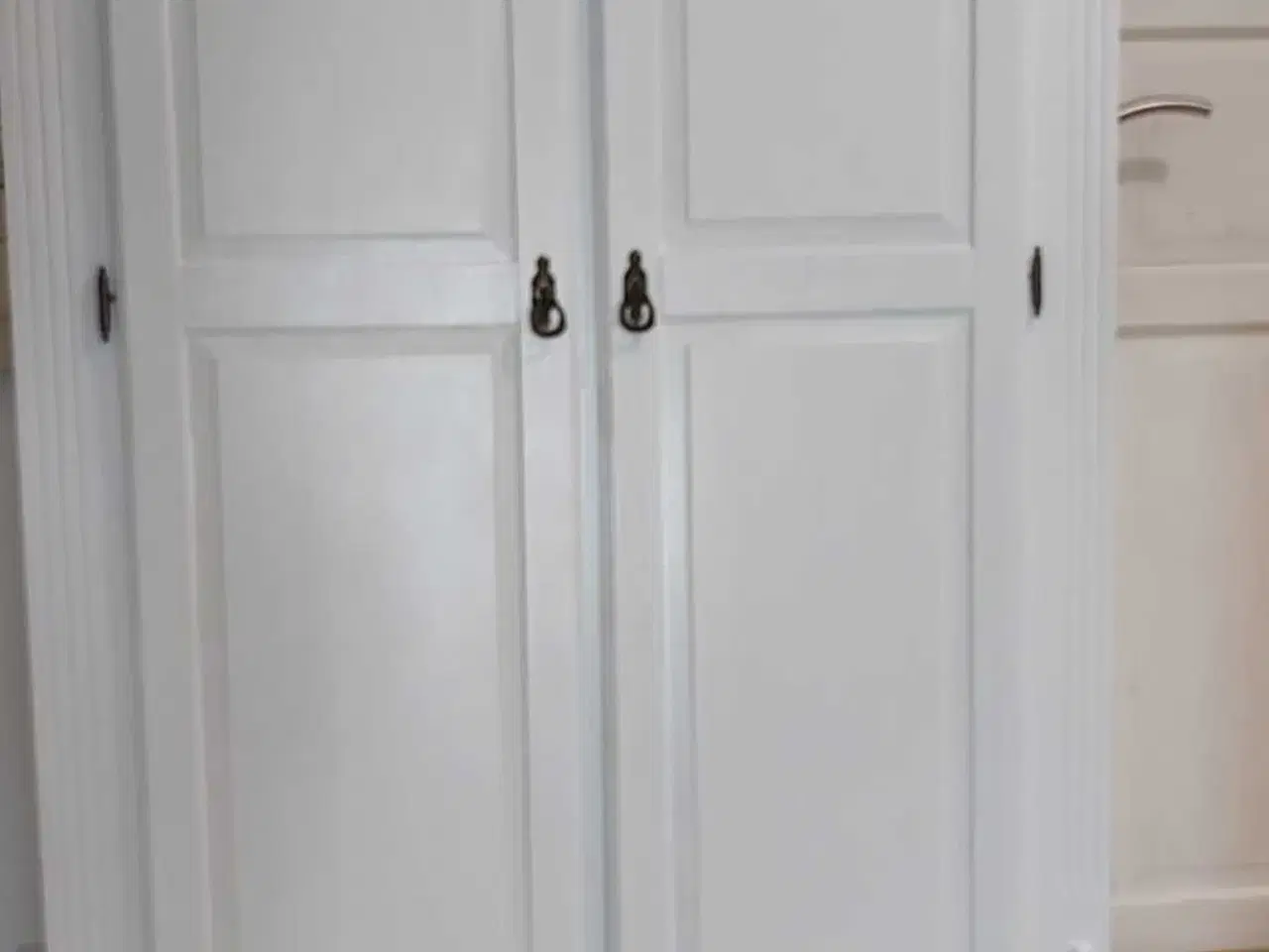 Billede 1 - Ny malet Karlekammerskab