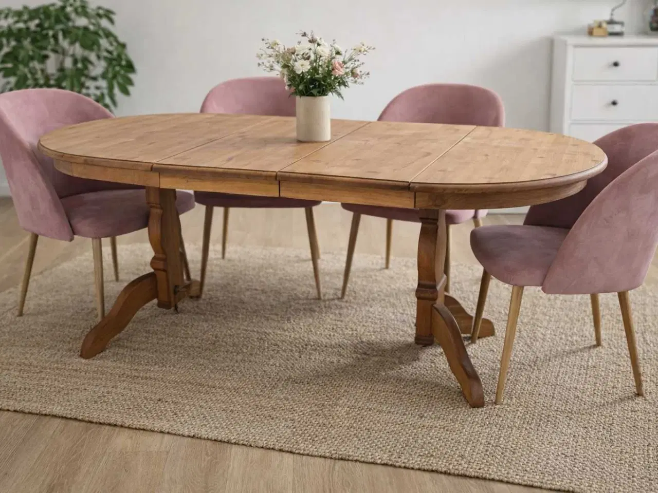 Billede 1 - Spisebord i træ