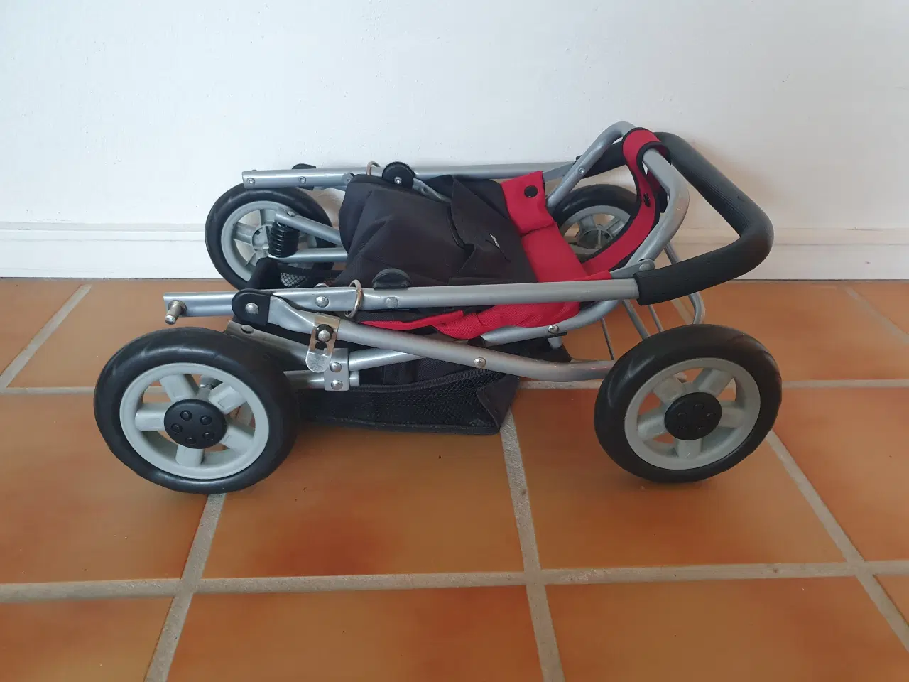 Billede 3 - Brio dukkeklapvogn sælges