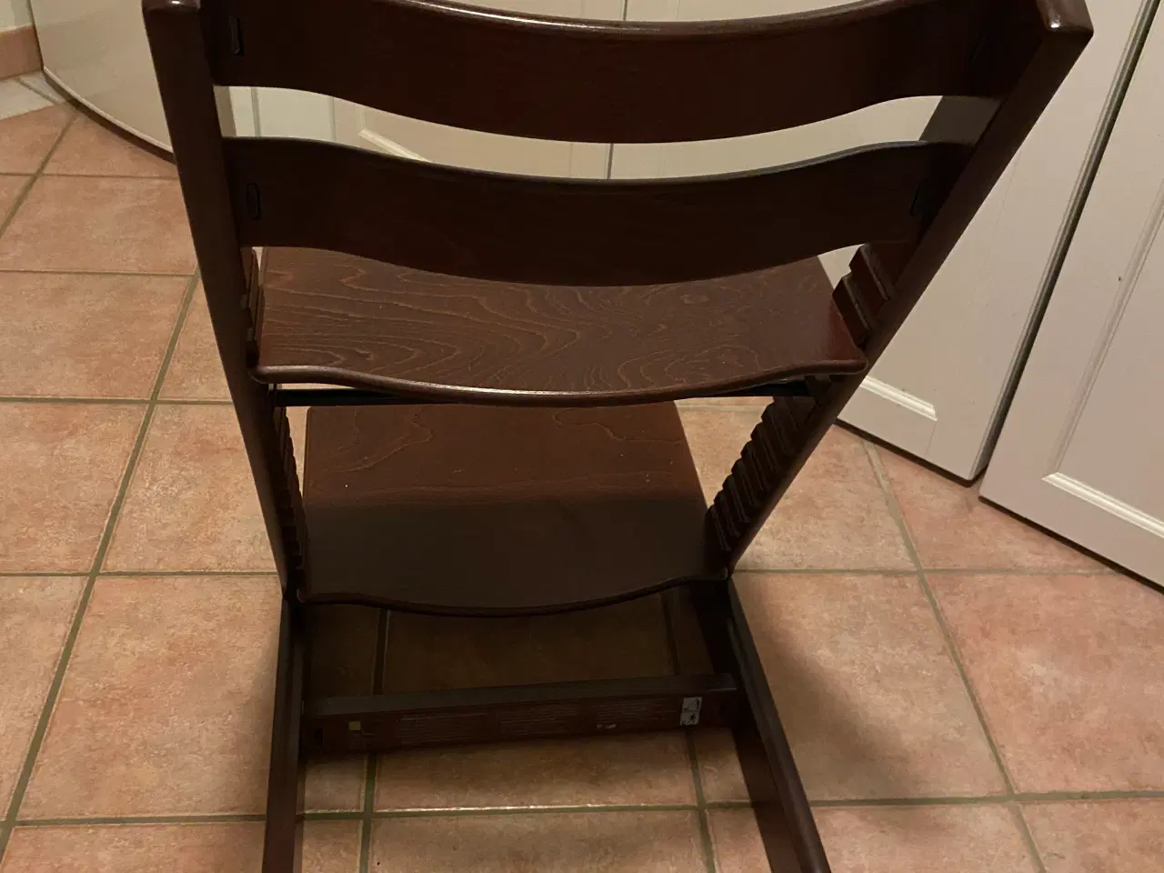 Billede 3 - Mørkebrun trip trap stol 