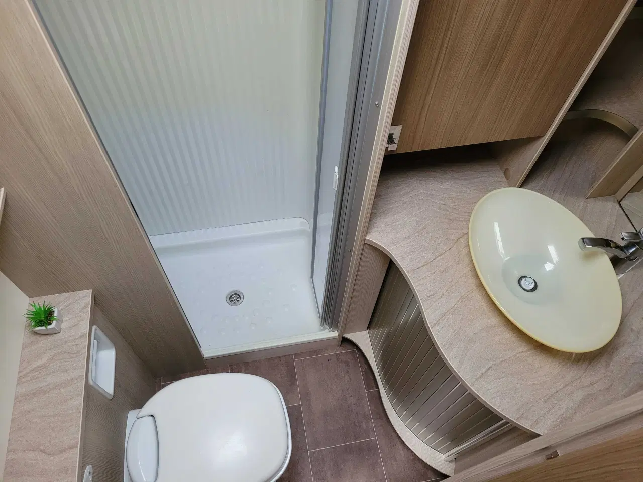 Billede 13 - 2013 Burstner 560 køjevogn..plads og godt design