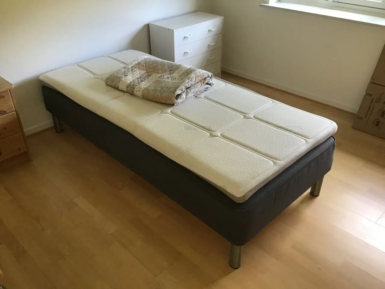 Billede 2 -  Boxmadras med ben 