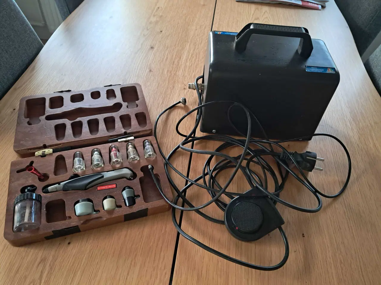 Billede 1 - Airbrush med tilbehør. 