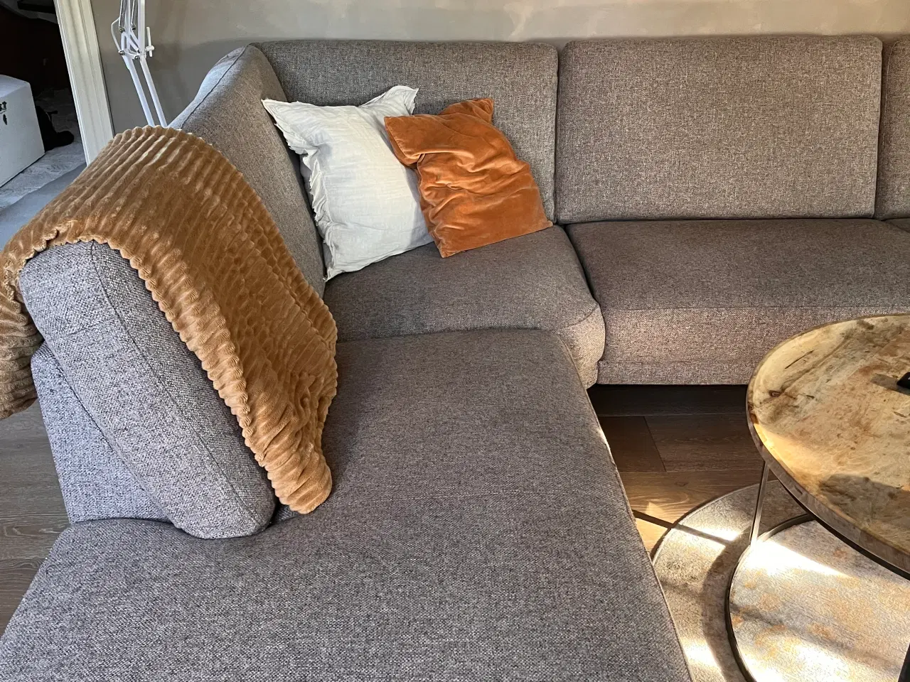 Billede 2 - STAMFORD SOFA OG PUF FRA MØBLÉR