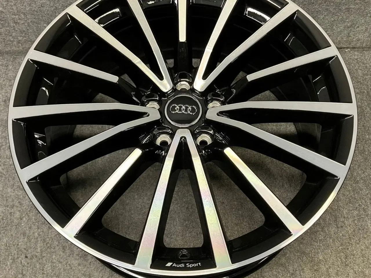 Billede 1 - ALUFÆLGE AUDI A4 S4 8W0 19"