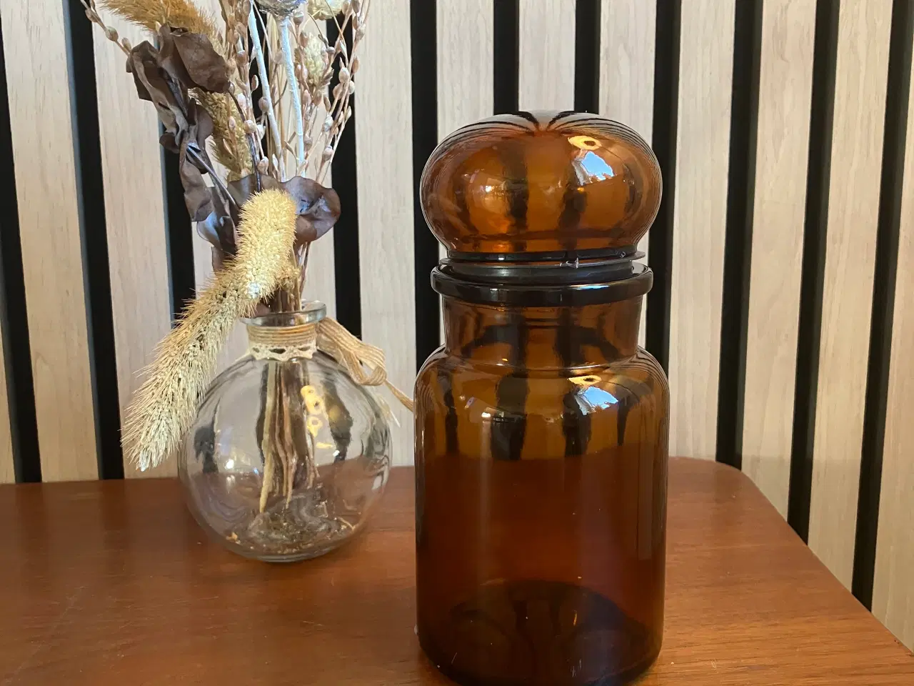 Billede 1 - Apotekerglas fra 1970'erne i brunt glas med låg.