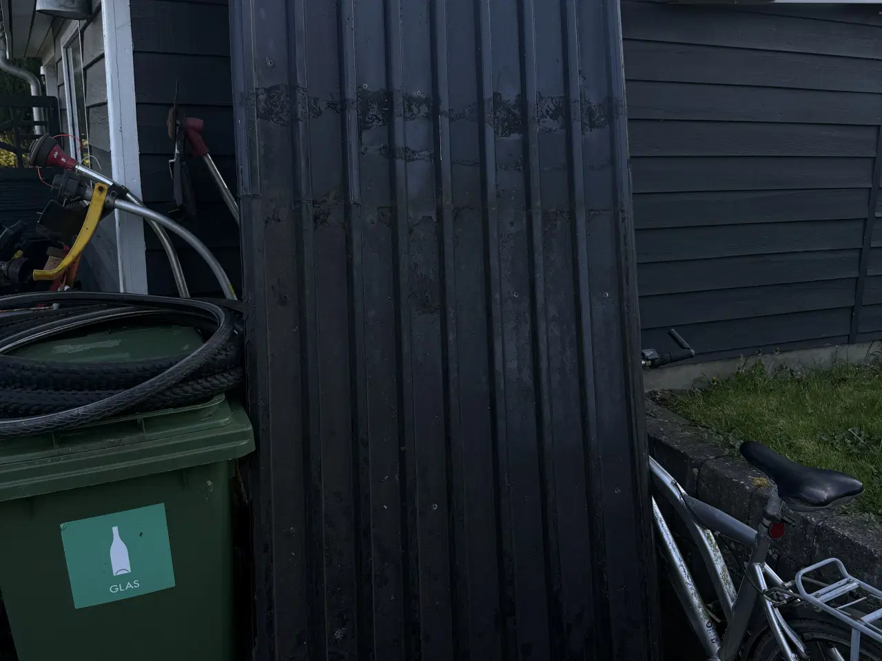 Billede 2 - Sælger 5 stk. metal tagplader.
