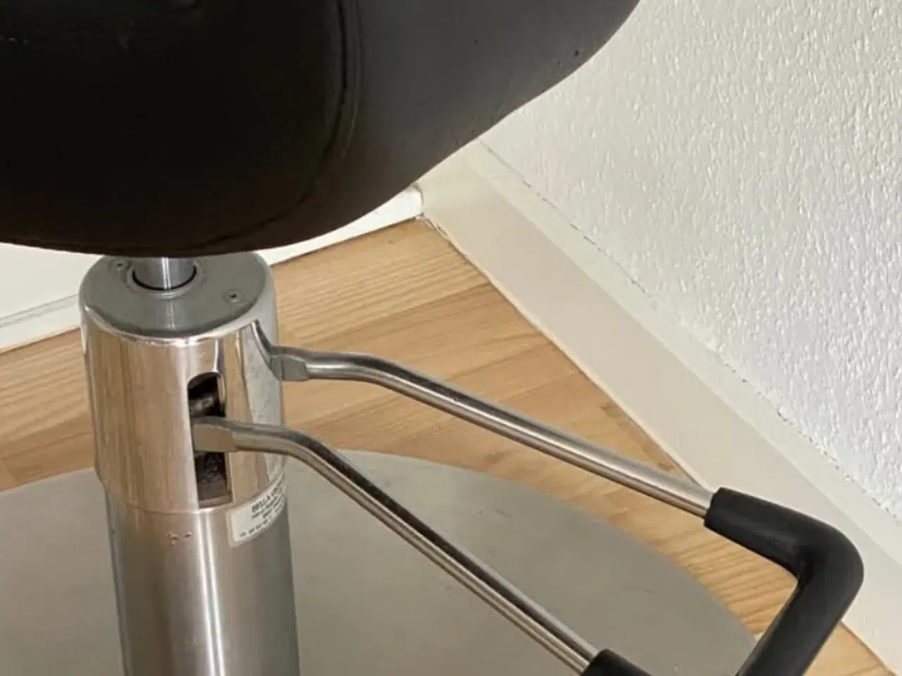 Billede 2 - Frisørstol med drejefunktion